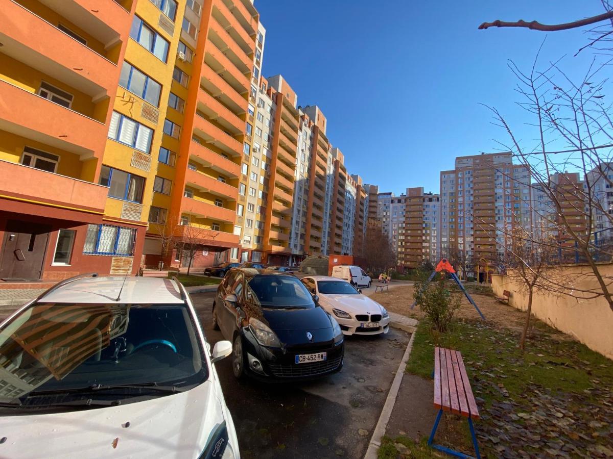 Two Bedroom Large Apartment In Chisinau Exterior foto