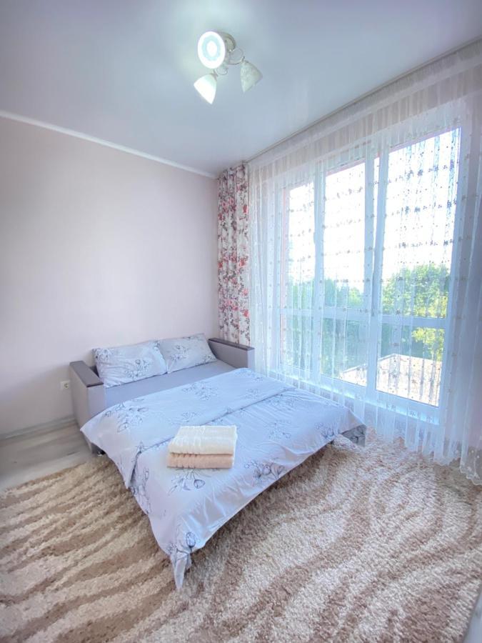 Two Bedroom Large Apartment In Chisinau Exterior foto