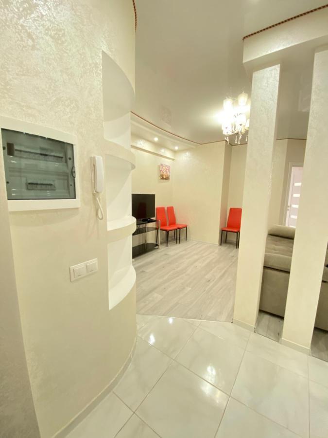 Two Bedroom Large Apartment In Chisinau Exterior foto
