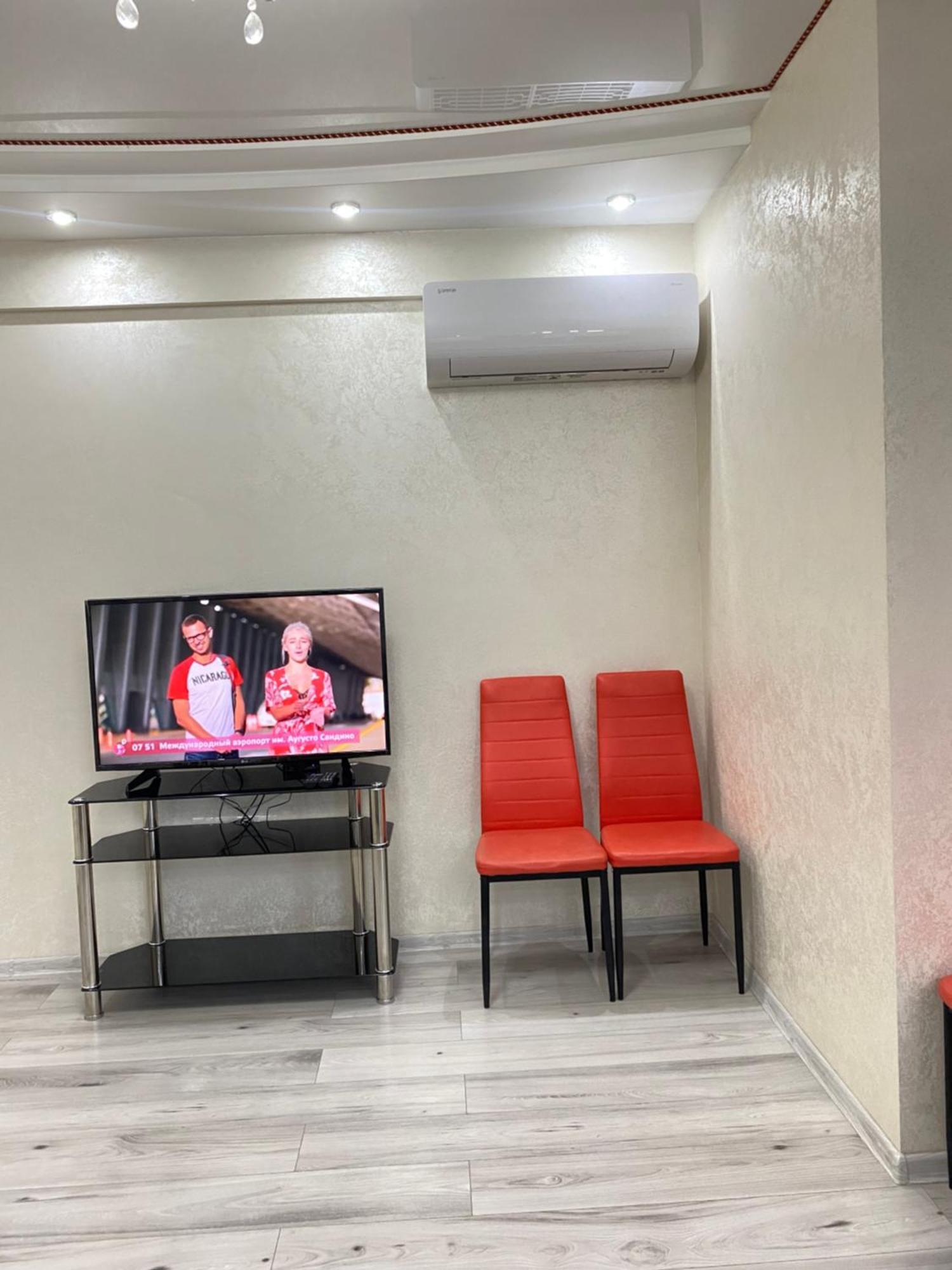 Two Bedroom Large Apartment In Chisinau Exterior foto
